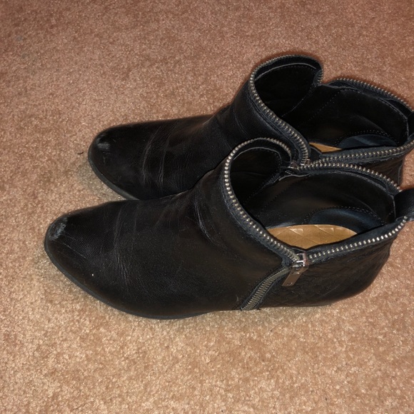 COPY - LUCKY BRAND ANKLE BOOTIES - Picture 2 of 8